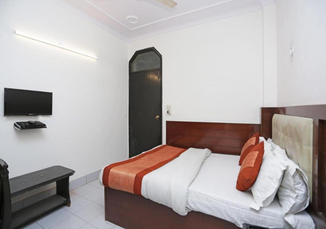 Family Spot Hotel Ню Делхи Екстериор снимка