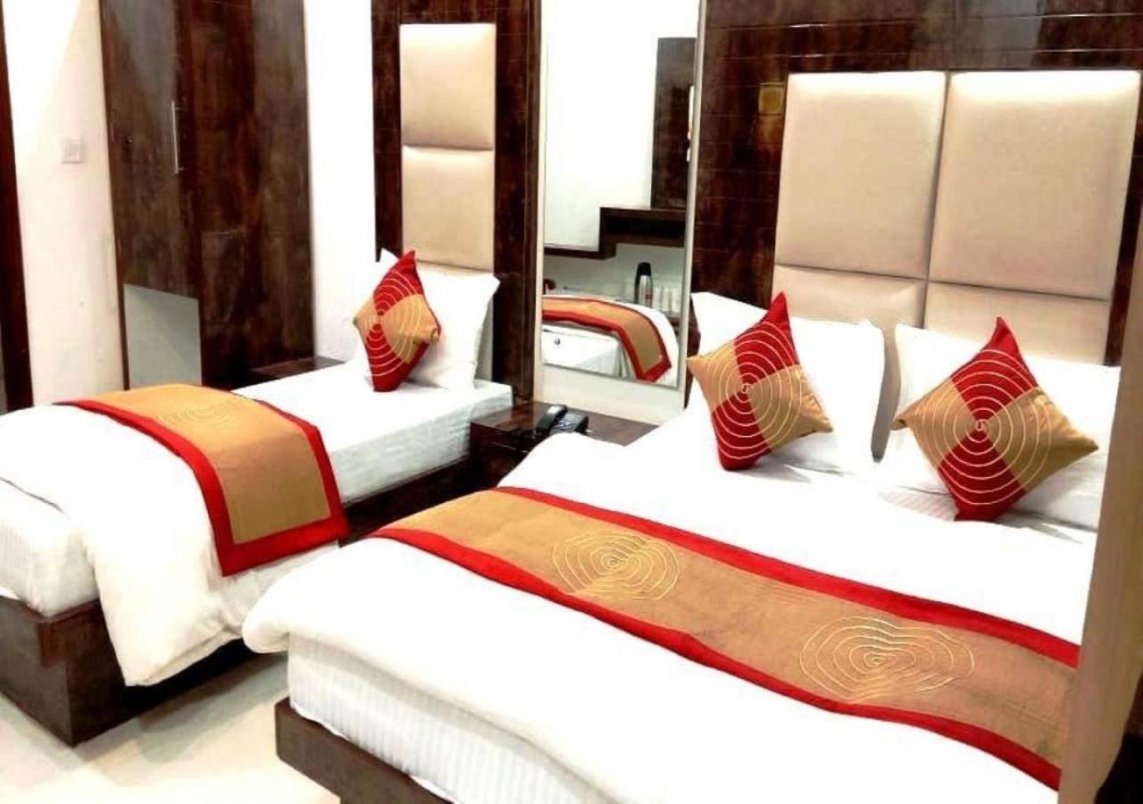 Family Spot Hotel Ню Делхи Екстериор снимка