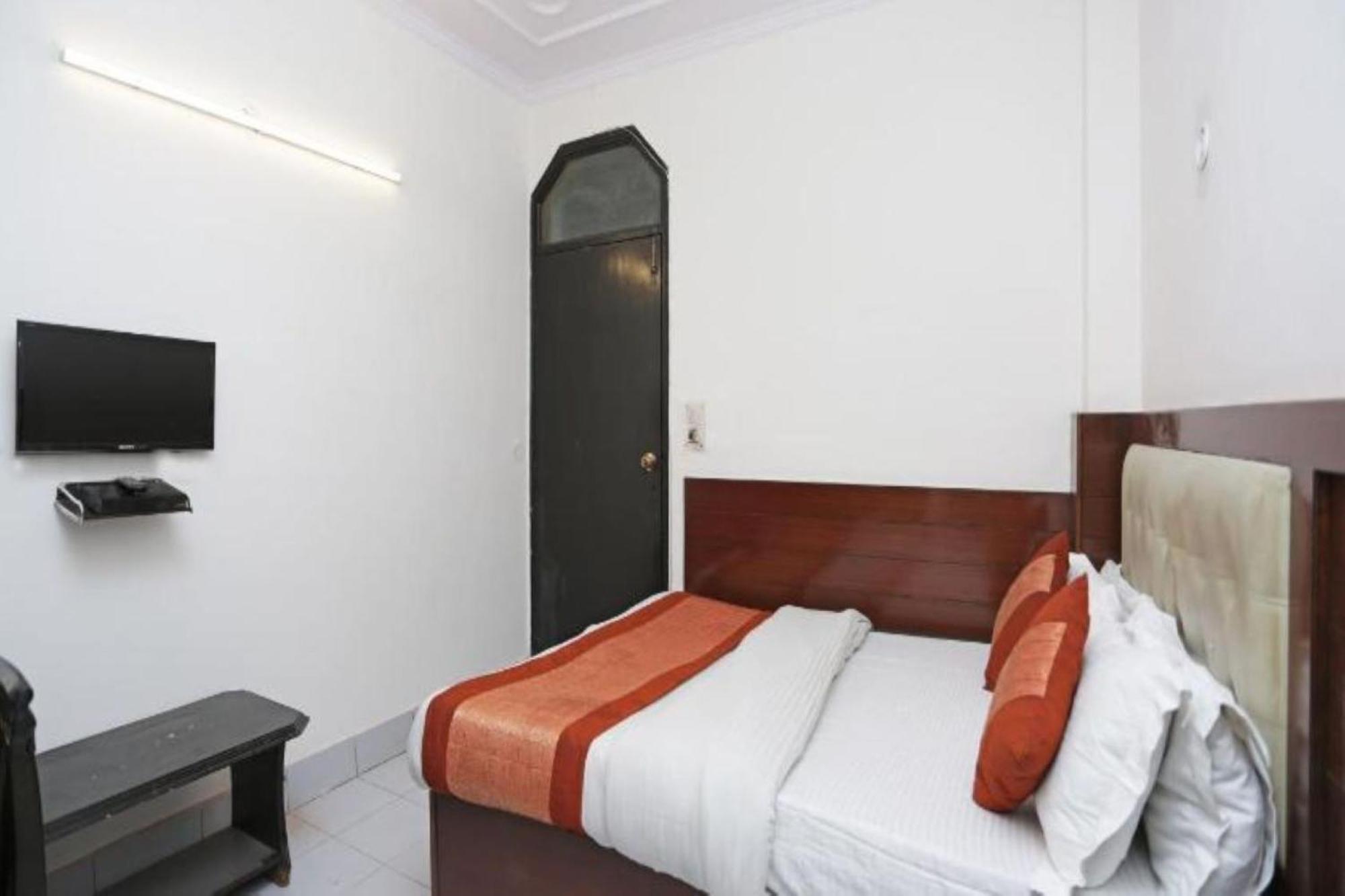 Family Spot Hotel Ню Делхи Екстериор снимка
