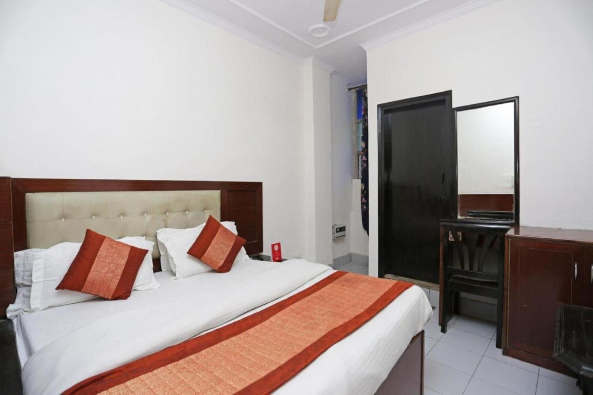 Family Spot Hotel Ню Делхи Екстериор снимка