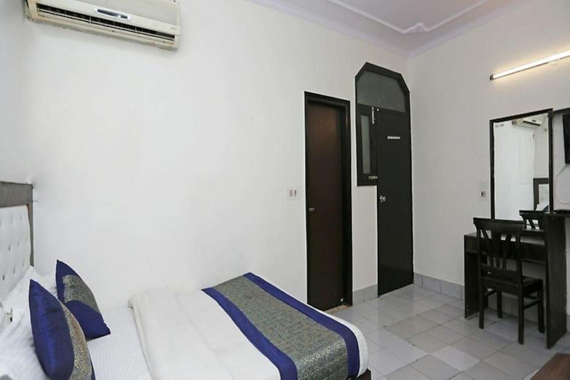 Family Spot Hotel Ню Делхи Екстериор снимка