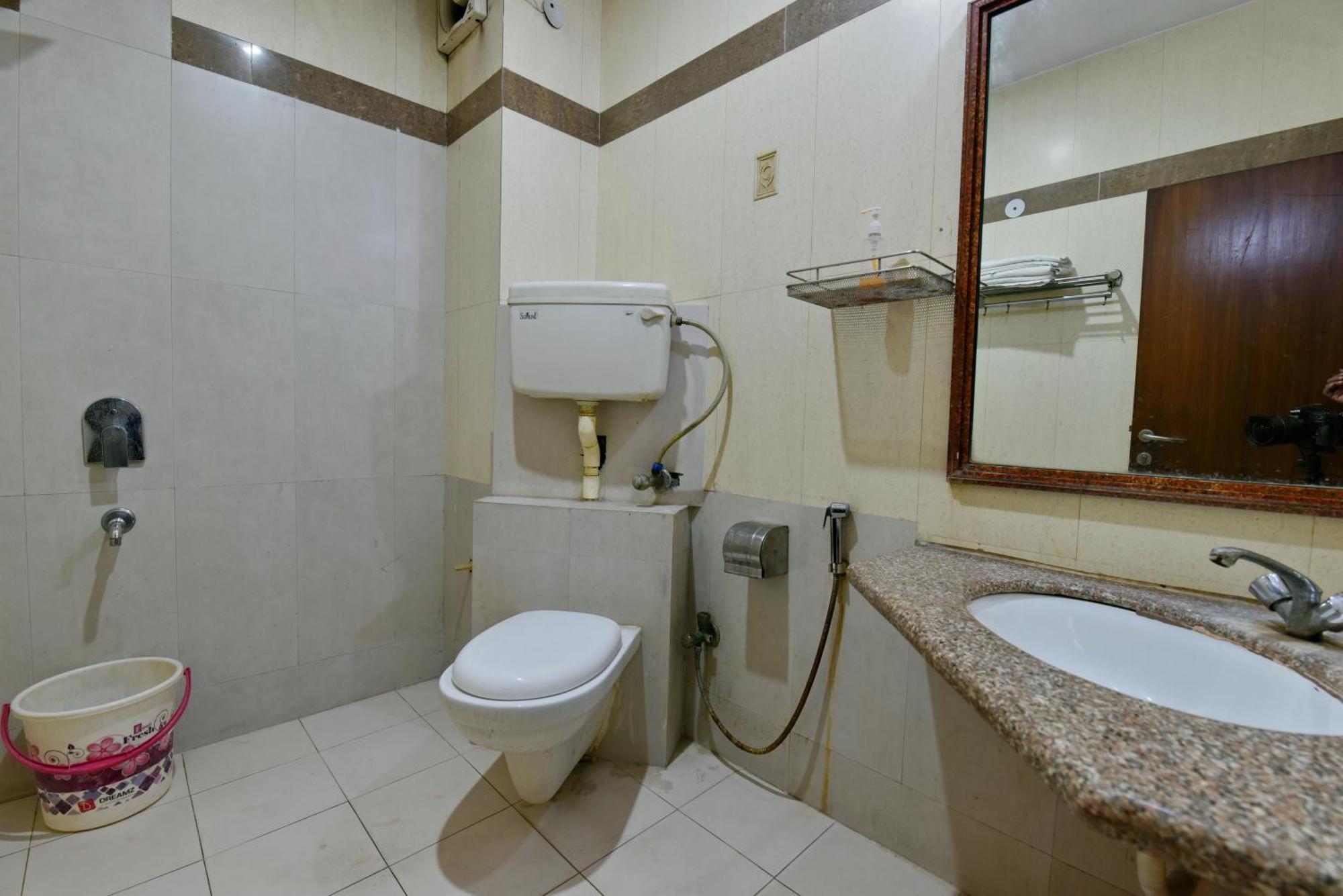 Family Spot Hotel Ню Делхи Екстериор снимка