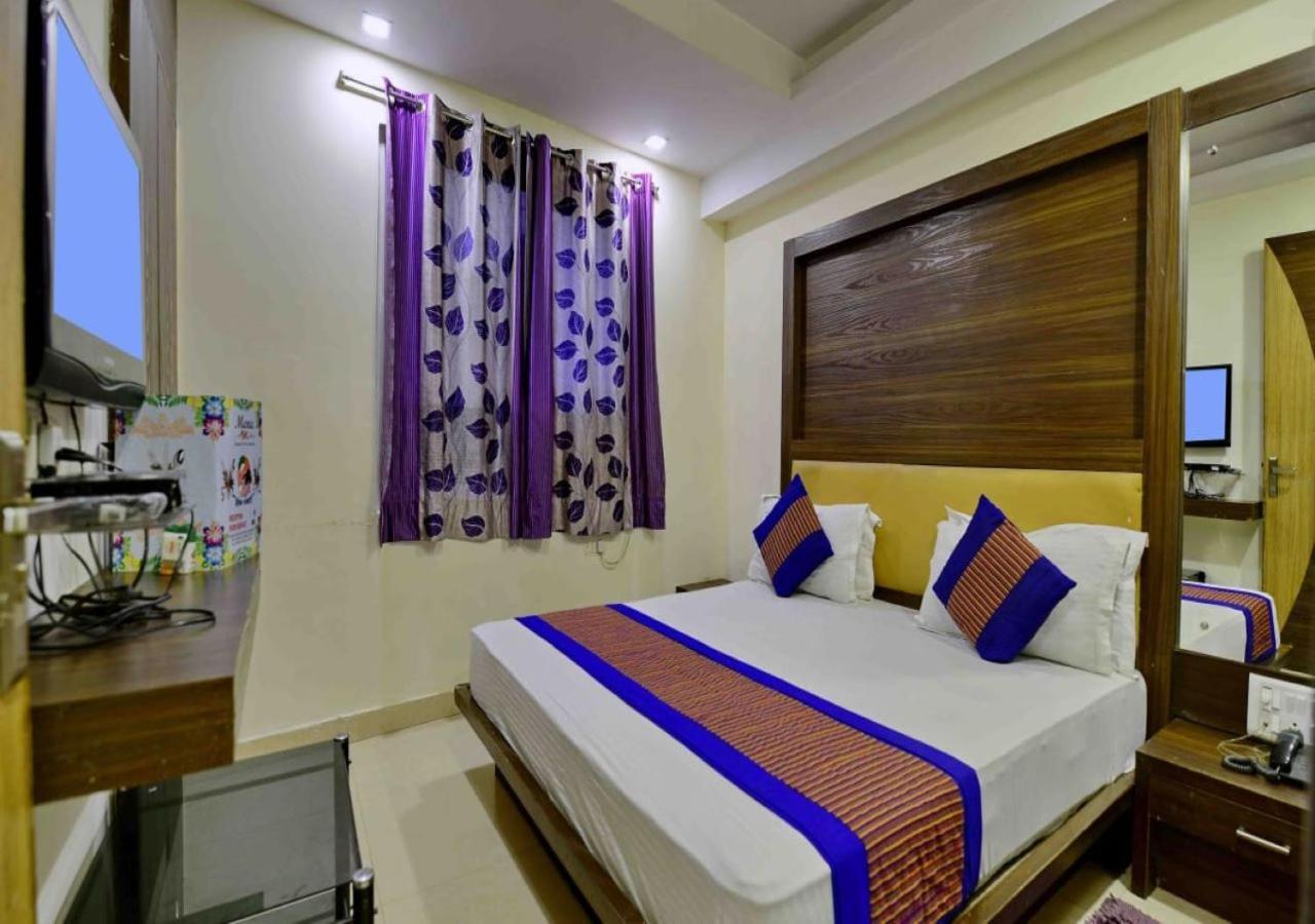 Family Spot Hotel Ню Делхи Екстериор снимка
